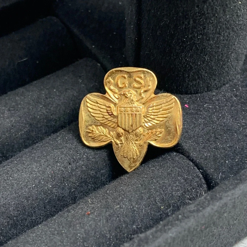 Vintage Girl Scout Trefoil Membership Pin Gold Tone Eagle Shield Insignia